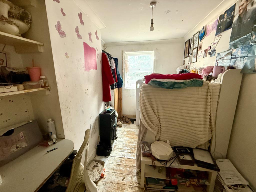 Lot: 177 - THREE-BEDROOM HOUSE FOR INVESTMENT - Bedroom three